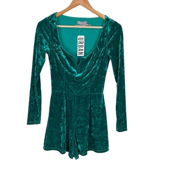 NWT Urban Outfitters Sasha Long Sleeve Velvet Romper in Emerald Green Size Small - Picture 2 of 12